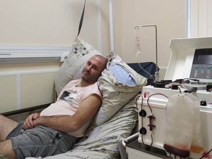 Damien Gerace, paciente de esclerosis múltiple, el pasado noviembre en la Clínica Maximov de Moscú