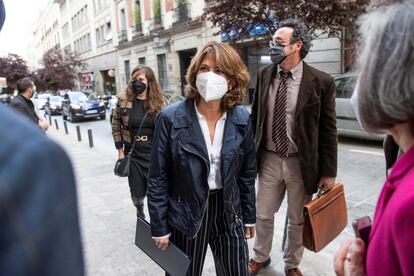 La fiscal general del Estado, Dolores Delgado, a su llegada al Ateneo de Madrid para dar una conferencia, el pasado mes de abril.