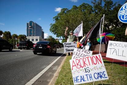 Una protesta en Tallahassee, la capital de Florida, contra el proyecto de ley Sb 300, que prohíbe los abortos después de las seis semanas de gestación.