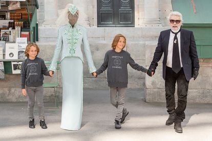 La nueva protegida de Lagerfeld cerró el desfile de alta costura otoño-invierno 2018/2019.
