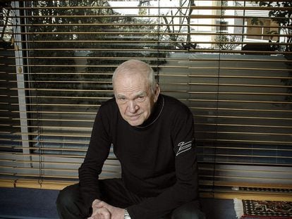Milan Kundera, en un retrato proporcionado por su editorial en 2014.