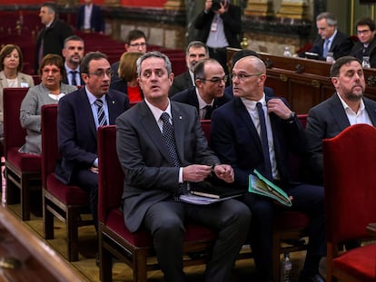 Los políticos catalanes Joaquim Forn, Raül Romeva y Oriol Junqueras, acusados de sedición, en el Tribunal Supremo durante el juicio (2019).