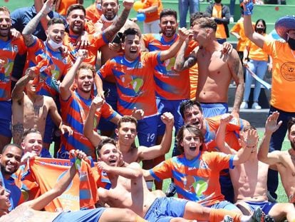 Los jugadores del Panadería Pulido, rival de la Real en Copa, celebran el ascenso a la Segunda RFEF, el 6 de junio.