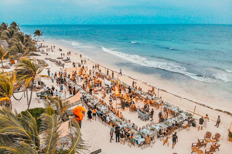 Un festival de arte y música de Tulum desata la polémica tras un supuesto  rebrote de covid 