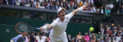 Murray devuelve la pelota contra Querrey.