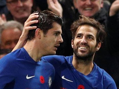 Cesc y Morata, en un duelo de esta Premier.