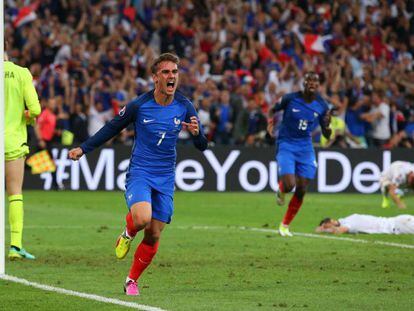 Griezmann celebra el primer gol de Francia. 