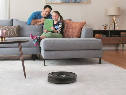 Imagen promocional de una aspiradora Roomba, de iRobot.