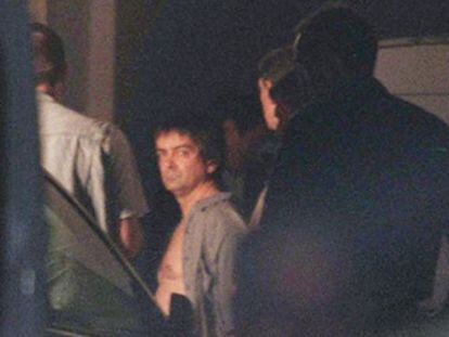 Iñaki de Renterí, acompaña a la policía francesa en el registro de Bidart. en 2000
