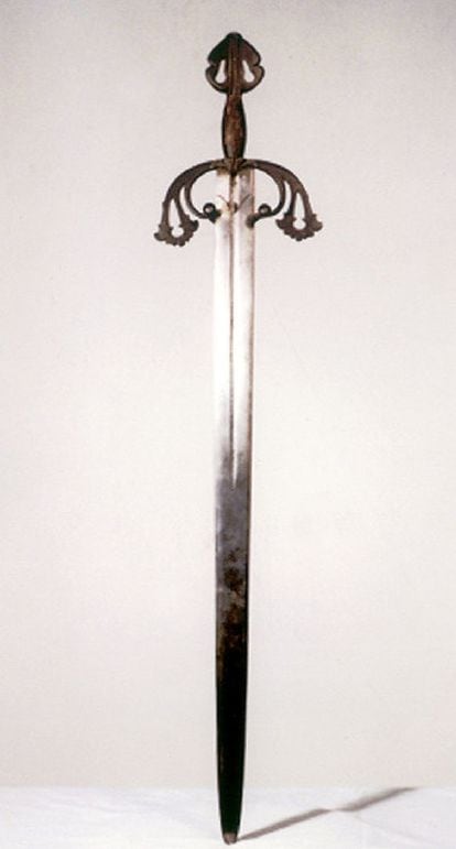 Espada <i>Tizona</i>, con empuñadura del siglo XVI.