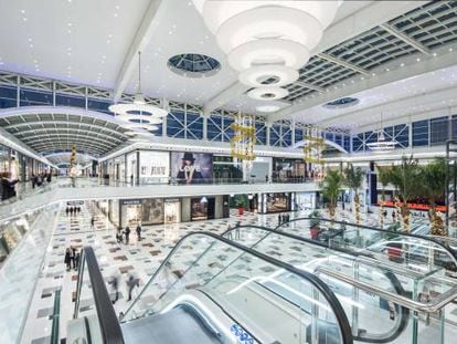 Interior del centro Nevada Shopping, en los alrededores de Granada.