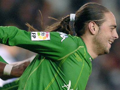 Sergio García, único delantero que le queda al Betis, celebra un gol.