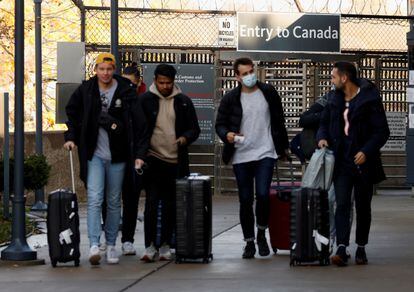 A group of tourists enters the United States from Canada on November 8.