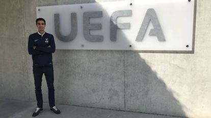 Joel González posa para EL PAIS en la sede da la UEFA.