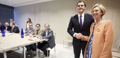 Rosa Díez y Albert Rivera en una de sus reuniones.