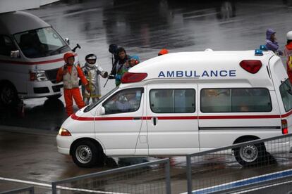 Una ambulància trasllada Bianchi a l'hospital després de l'accident.