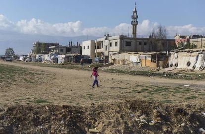 Un asentamiento informal de refugiados sirios en la regi&oacute;n libanesa de la Bekaa, fronteriza con Siria. 