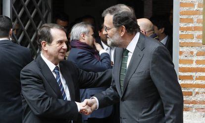 El presidente del Gobierno, Mariano Rajoy, y el presidente de la FEMP, Abel Caballero.