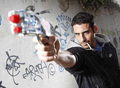 Miguel Ángel Silvestre, <i>El Duque</i>, en televisión, entrenando para mafioso y asesino.