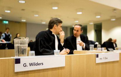 El asiento vacío del político holandés Geert Wilders, que no ha asistido a su juicio por discriminación contra los musulmanes.