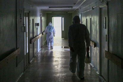 Trabajadores médicos en el hospital clínico regional de Volgogrado (Rusia) para veteranos de guerra, en febrero.