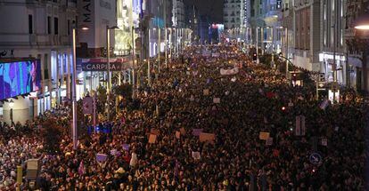 Imagen de la manifestación del pasado 8 de marzo a su paso por la Gran Vía de Madrid.