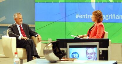 Griñán, durante un momento de la entrevista emitida en Canal Sur.