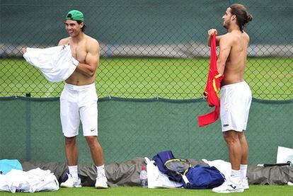 Nadal y Feliciano, durante su entrenamiento de hoy en Wimbledon.