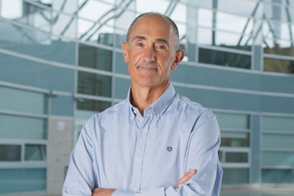 Luis Liz Marzán, en las instalaciones del centro de investigación donostiarra del CIC Biomagune.