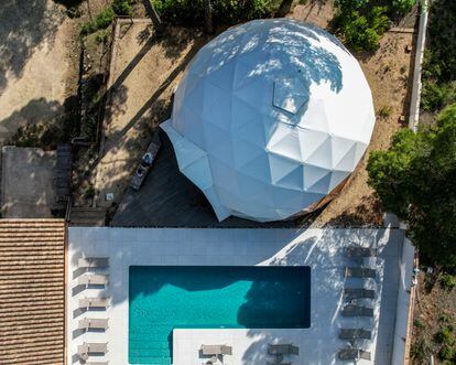 ‘The Energy House’, la impresionante masía de MasQi ubicada en el corazón del Parque Natural de la sierra de Mariola, entre Alicante y Valencia. Foto: Jorge Toledo.