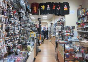 Interior de Atlántica Juegos, tienda especializada en miniaturas históricas y de fantasía.