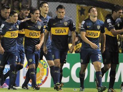 Los jugadores de Boca Juniors celebran un gol en la Copa Libertadores.