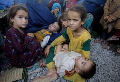 Refugiafos afganos en un campo de Pakistán.