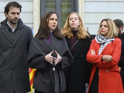 La secretaria general de Podemos, Ione Belarra, comparece ante los medios, este miércoles en el Congreso de los Diputados.