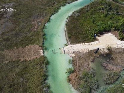 Las obras del Tren Maya que dañaron el Estero de Chac en Quintana Roo (México).