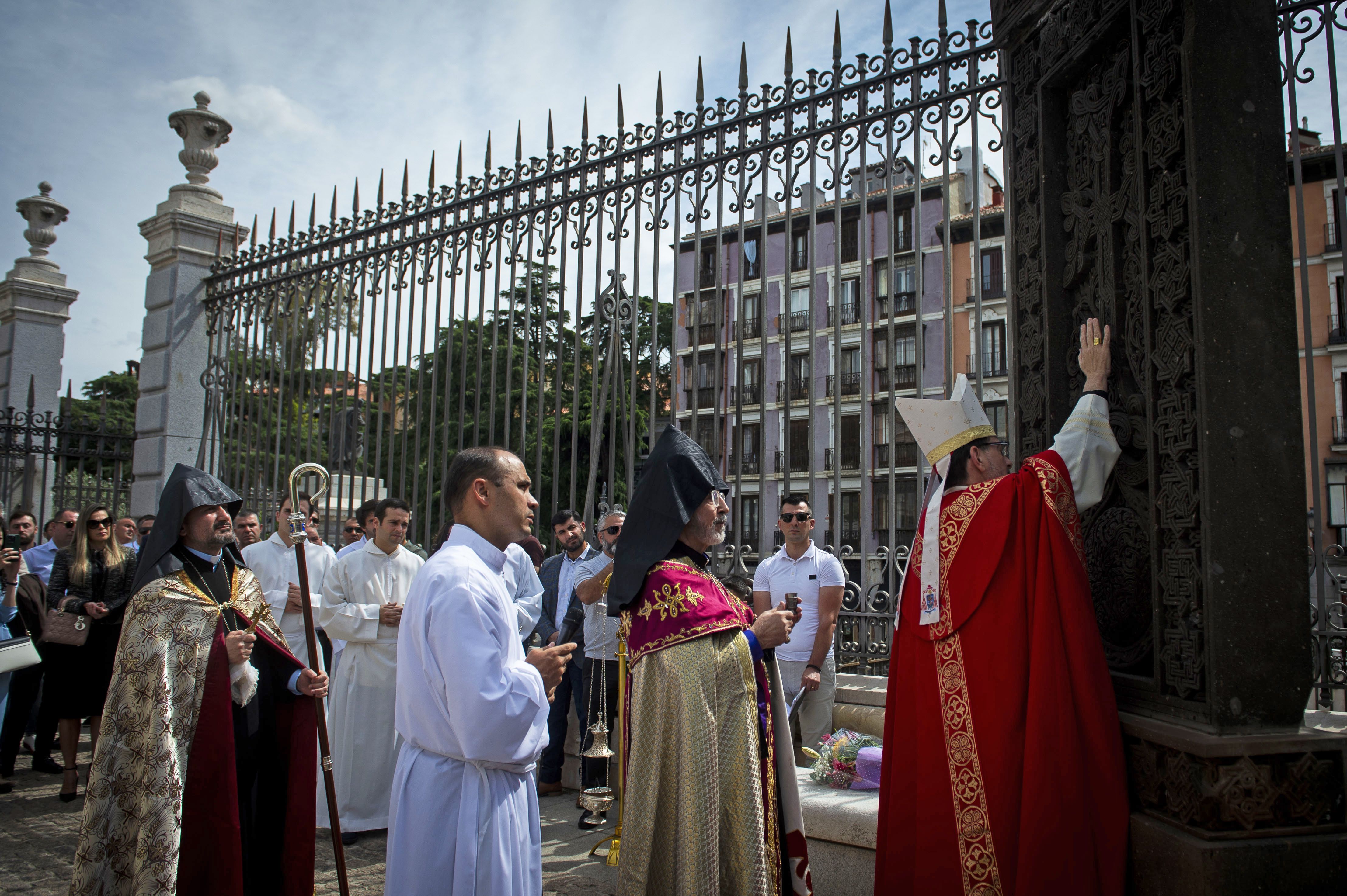 Las Iglesias de España y Armenia hermanadas por la cruz sagrada del Jachkar