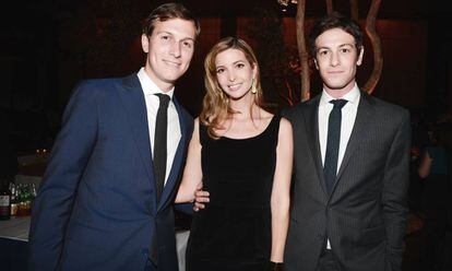Jared Kushner, Ivanka Trump y Joshua Kushner, en un acto en Nueva York en marzo de 2013.
