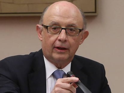 El ministro de Hacienda, Cristobal Montoro en la Comision de Presupuestos en el Congreso de los Diputados.