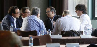 Artur Mas amb Carles Puigdemont a la reunió de CDC aquest diumenge.