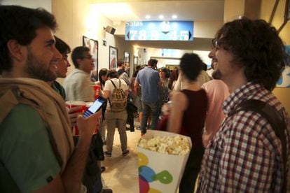 Espectadores en la Fiesta del Cine en las salas Princesa, en Madrid, el pasado lunes.