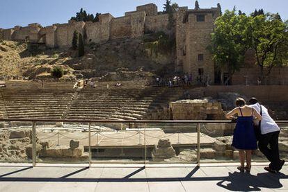 Visitantes de Málaga, en el Teatro Romano de la capital de la Costa del Sol.