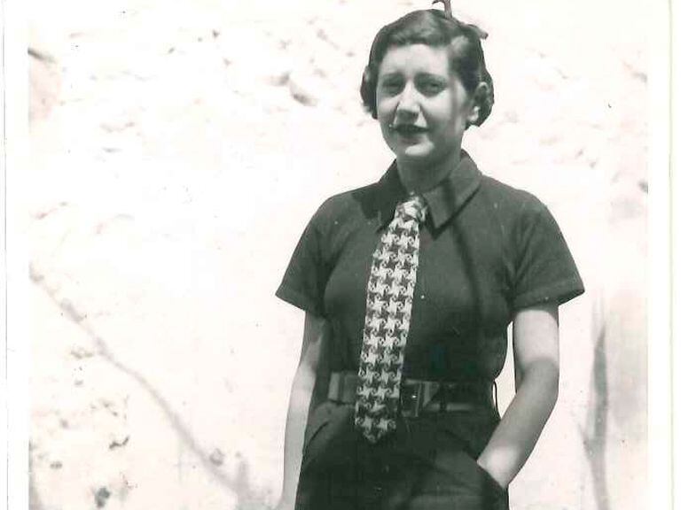 La periodista Josefina Carabias, de vacaciones en su ciudad, Arenas de San Pedro, en 1934. / ARCHIVO FAMILIAR