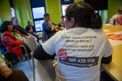Reunión de la asociación STOP DESAHUCIO con afectados en San Sebastián
