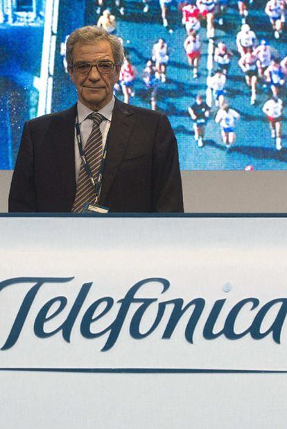El presidente de Telefónica, César Alierta, durante la asamblea de accionistas de la compañía el pasado 18 de mayo.