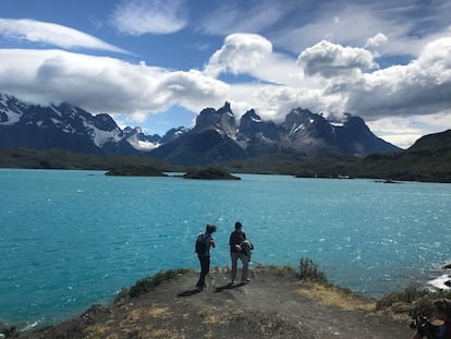 Visitantes en el Parque Natural de las Torres del Paine (Chile).