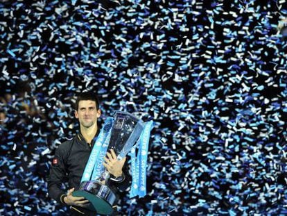 Djokovic con la Copa de Maestros.