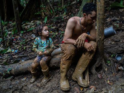 Una de las fotografías del ensayo de Federico Ríos sobre los migrantes que cruzan el Darién, ganador en la categoría de Derechos humanos en la edición 2023 de los premios POY Latam.