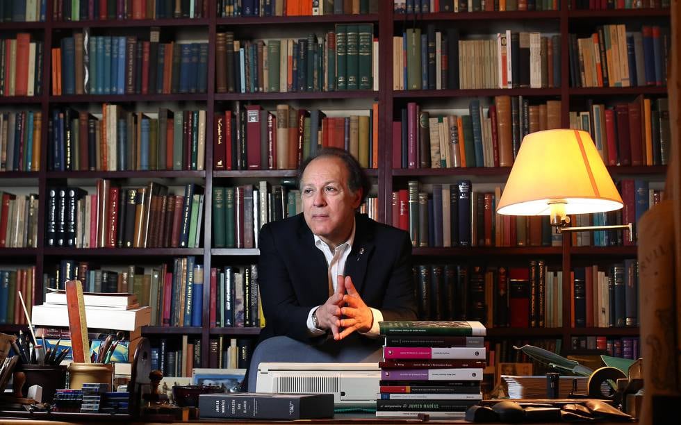 Javier Marías “Con 17 años cantaba a Dylan con guitarra en las terrazas de París” EL PAÍS Javier Marías “Con 17 años cantaba a Dylan con guitarra en las terrazas de París” EL PAÍS