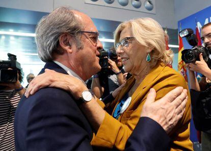 La alcaldesa de Madrid, Manuela Carmena, y el candidato a la presidencia de la Comunidad Ángel Gabilondo, el pasado 15 de mayo.