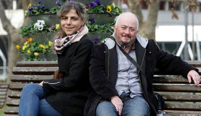 Sarai Montes y Ares Piñeiro, del servicio de atención y asesoramiento a gays, lesbianas, bisexuales y transexuales del Gobierno vasco.